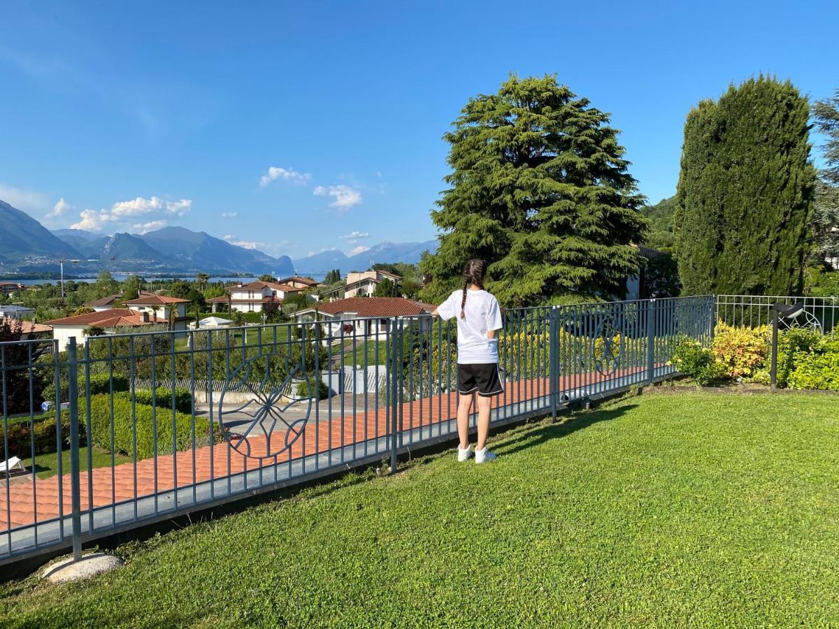 Flowers & Garden Apartment Con Vista Lago マネルバ・デル・ガルダ エクステリア 写真